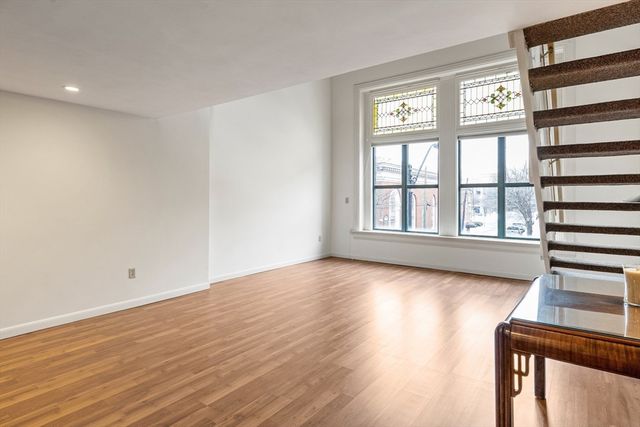 30 Pleasant St 4, Northampton, MA 01060