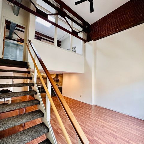 30 Pleasant St 4, Northampton, MA 01060