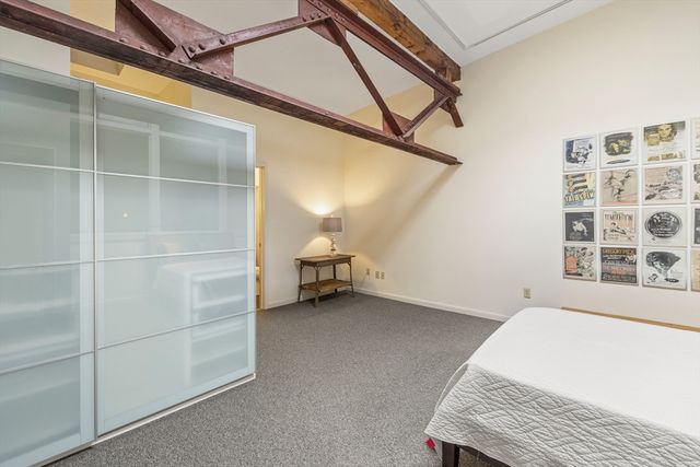 30 Pleasant St 4, Northampton, MA 01060