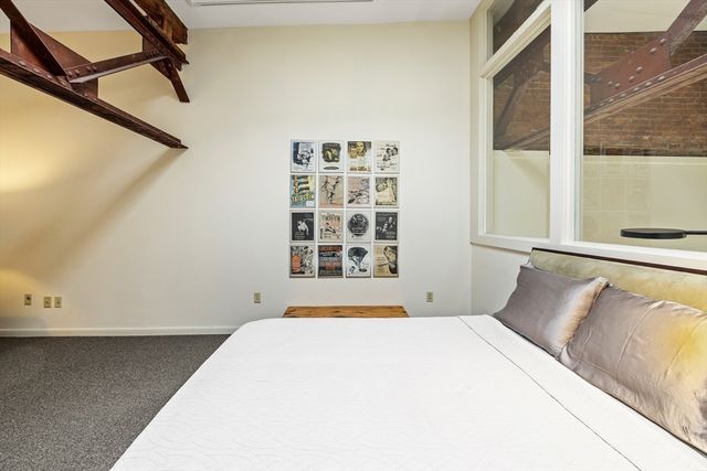 30 Pleasant St 4, Northampton, MA 01060