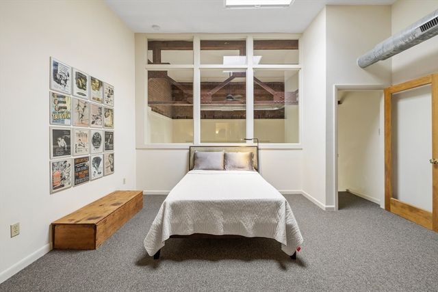 30 Pleasant St 4, Northampton, MA 01060