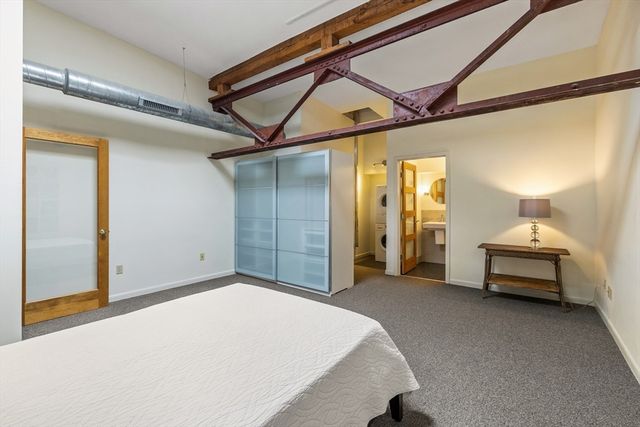 30 Pleasant St 4, Northampton, MA 01060