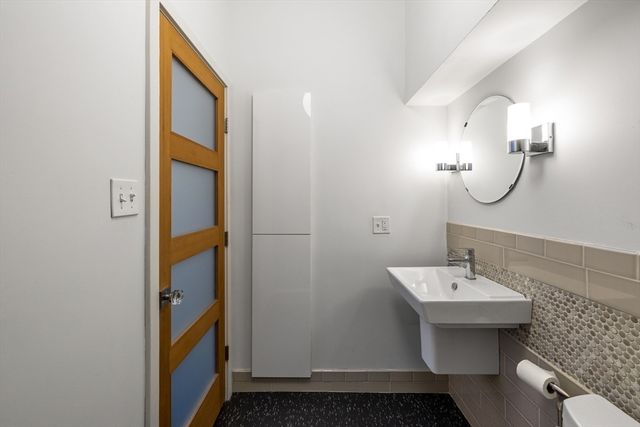 30 Pleasant St 4, Northampton, MA 01060