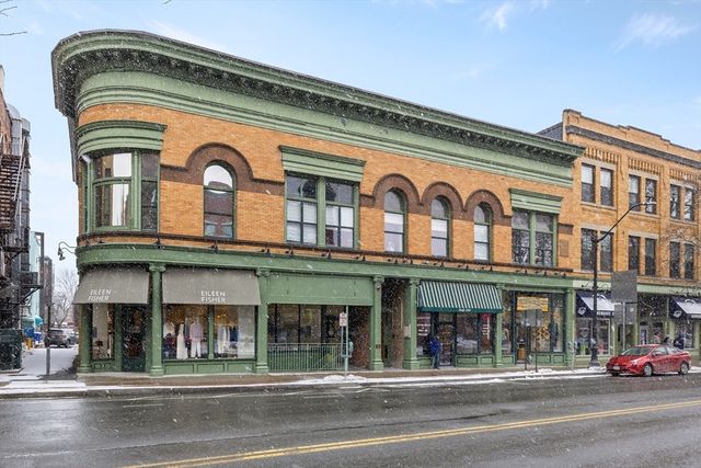 30 Pleasant St 4, Northampton, MA 01060