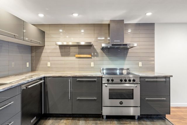 30 Pleasant St 4, Northampton, MA 01060