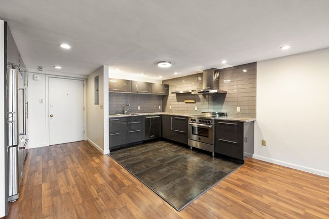 30 Pleasant St 4, Northampton, MA 01060