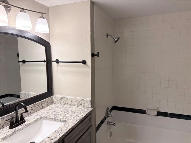14515 Wunderlich Drive 811, Houston, TX 77069