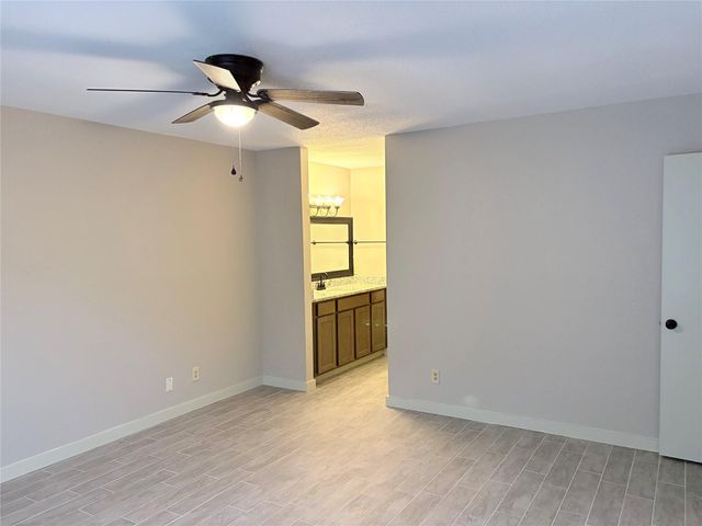 14515 Wunderlich Drive 811, Houston, TX 77069