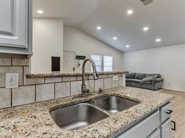 2828 NW 184th Terrace, Edmond, OK 73012