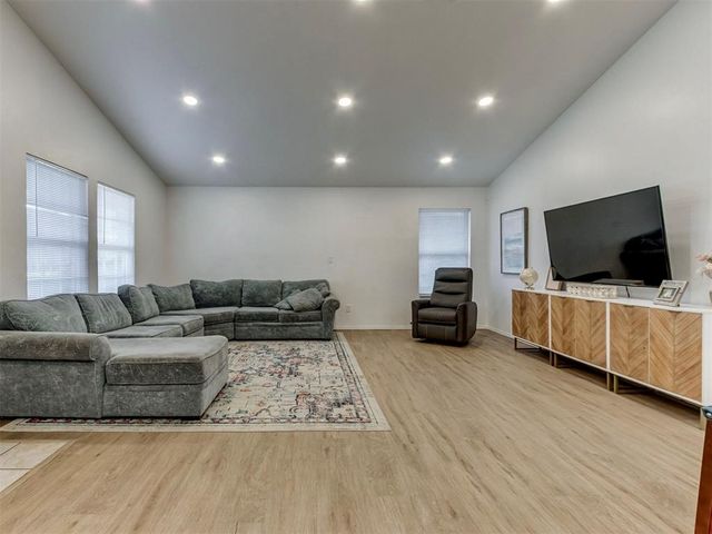 2828 NW 184th Terrace, Edmond, OK 73012