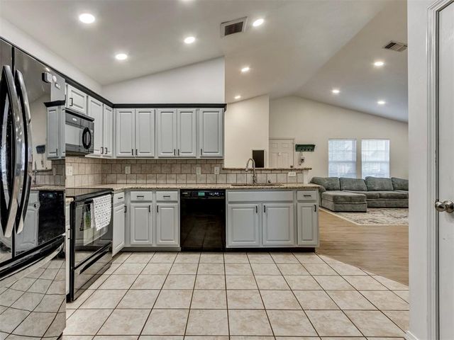 2828 NW 184th Terrace, Edmond, OK 73012