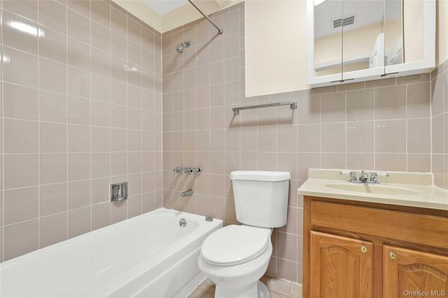 67-07 Selfridge Street 3rd Floor, Forest Hills, NY 11375