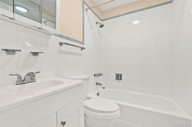67-07 Selfridge Street 3rd Floor, Forest Hills, NY 11375