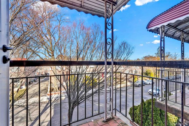 67-07 Selfridge Street 3rd Floor, Forest Hills, NY 11375