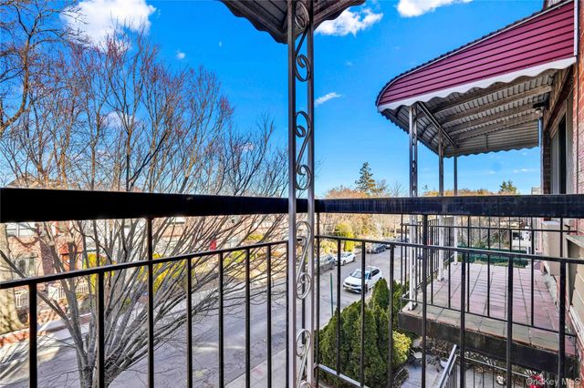 67-07 Selfridge Street 3rd Floor, Forest Hills, NY 11375