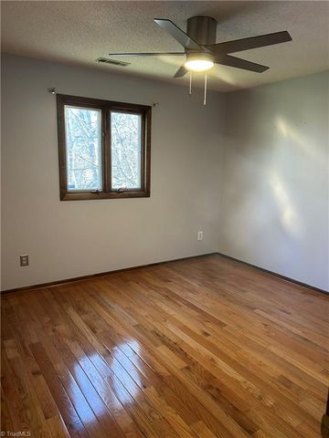 512 Forest Lane, Yadkinville, NC 27055