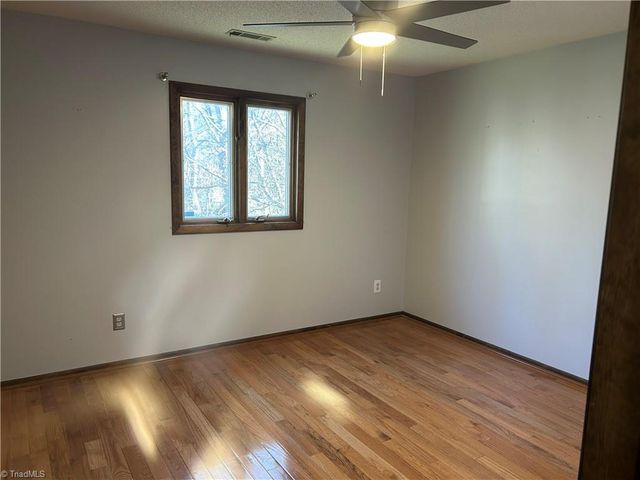 512 Forest Lane, Yadkinville, NC 27055