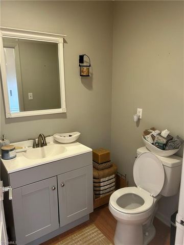 512 Forest Lane, Yadkinville, NC 27055