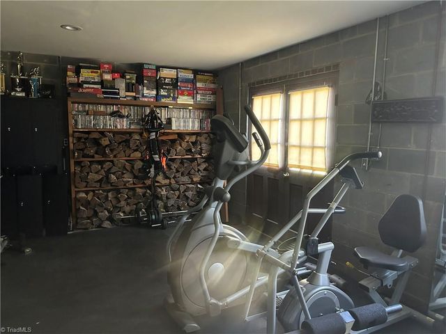 512 Forest Lane, Yadkinville, NC 27055