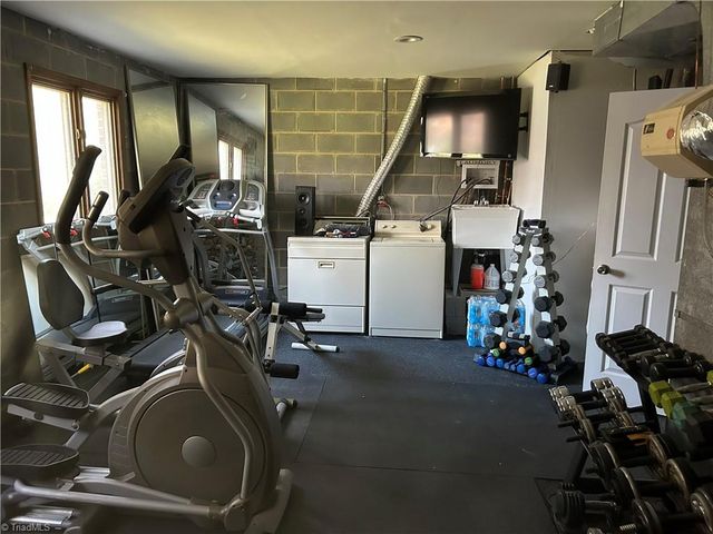 512 Forest Lane, Yadkinville, NC 27055