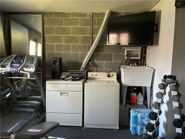 512 Forest Lane, Yadkinville, NC 27055