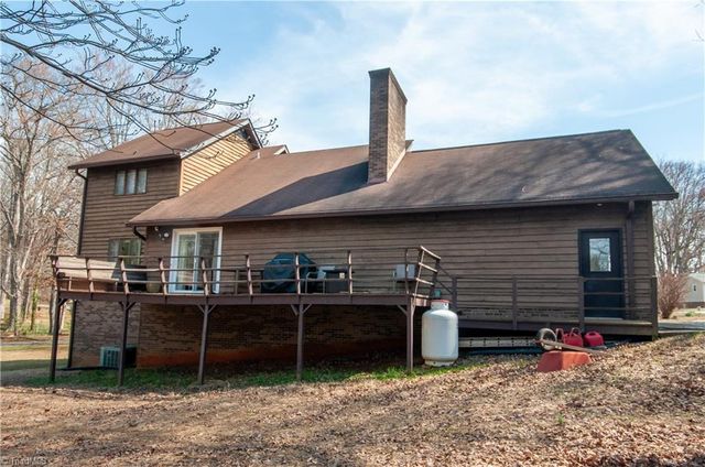 512 Forest Lane, Yadkinville, NC 27055