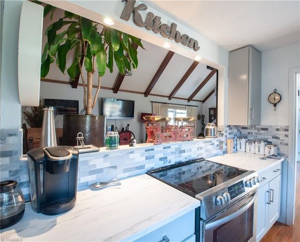 512 Forest Lane, Yadkinville, NC 27055