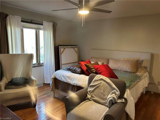 512 Forest Lane, Yadkinville, NC 27055