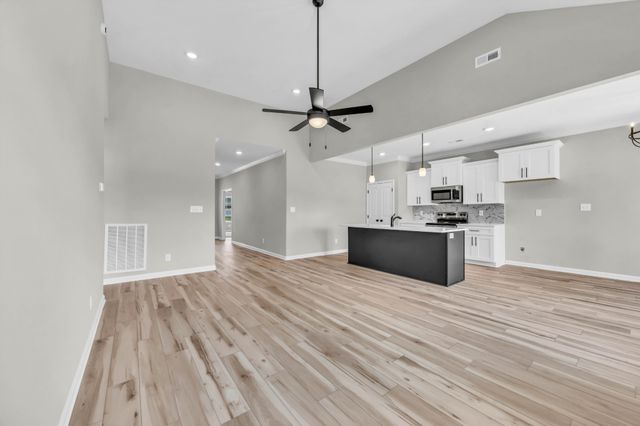 472 Ayden Ln, Clarksville, TN 37042