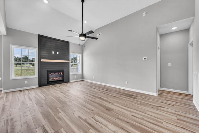 472 Ayden Ln, Clarksville, TN 37042