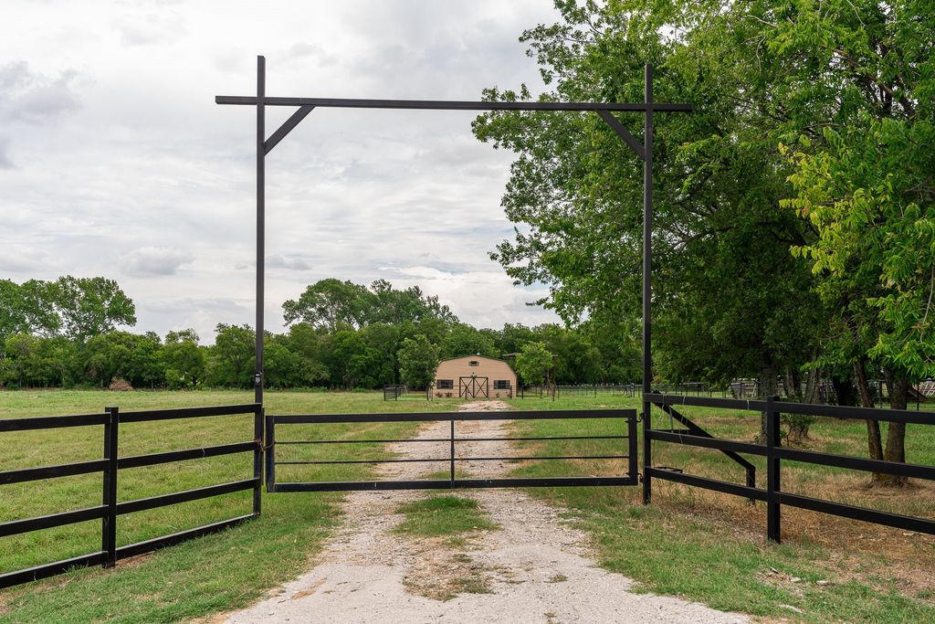 330 Kincannon Lane, Rhome, TX 76078