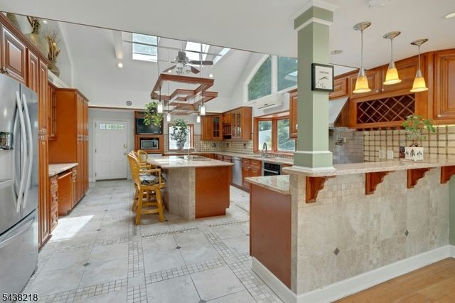 72 Mountain Ave, Warren Twp., NJ 07059