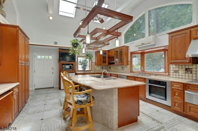 72 Mountain Ave, Warren Twp., NJ 07059