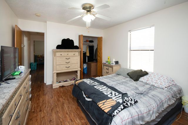 5911 Lucca Avenue SW, Albuquerque, NM 87121