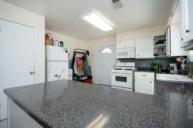 5911 Lucca Avenue SW, Albuquerque, NM 87121
