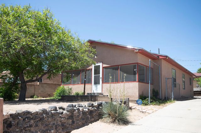 5911 Lucca Avenue SW, Albuquerque, NM 87121