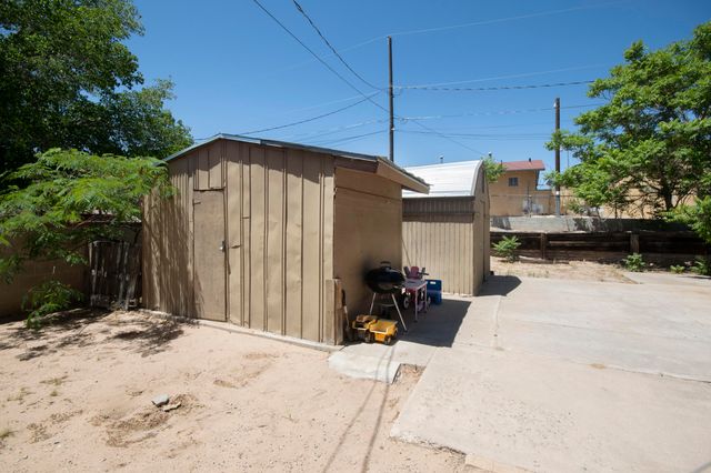 5911 Lucca Avenue SW, Albuquerque, NM 87121