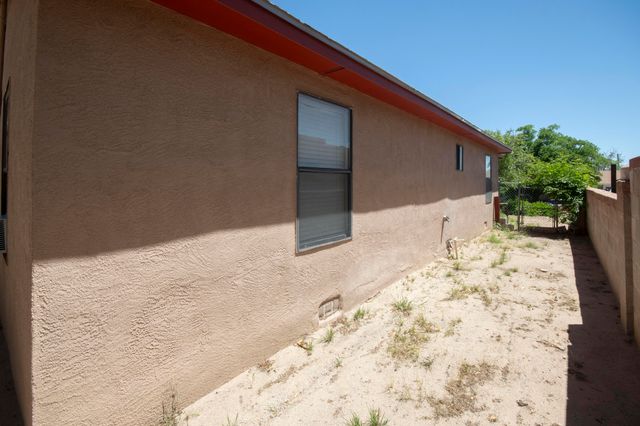 5911 Lucca Avenue SW, Albuquerque, NM 87121