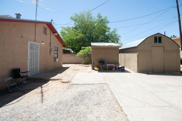 5911 Lucca Avenue SW, Albuquerque, NM 87121