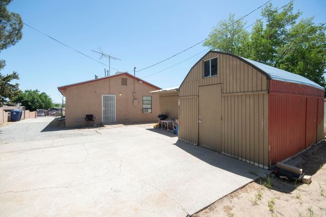5911 Lucca Avenue SW, Albuquerque, NM 87121