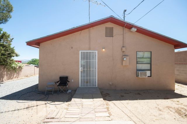 5911 Lucca Avenue SW, Albuquerque, NM 87121