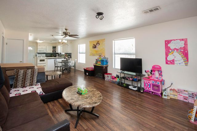 5911 Lucca Avenue SW, Albuquerque, NM 87121