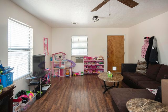 5911 Lucca Avenue SW, Albuquerque, NM 87121