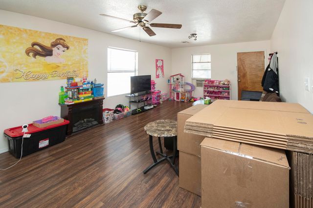 5911 Lucca Avenue SW, Albuquerque, NM 87121