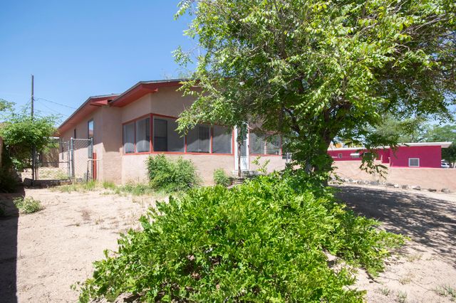 5911 Lucca Avenue SW, Albuquerque, NM 87121