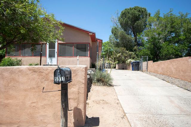 5911 Lucca Avenue SW, Albuquerque, NM 87121