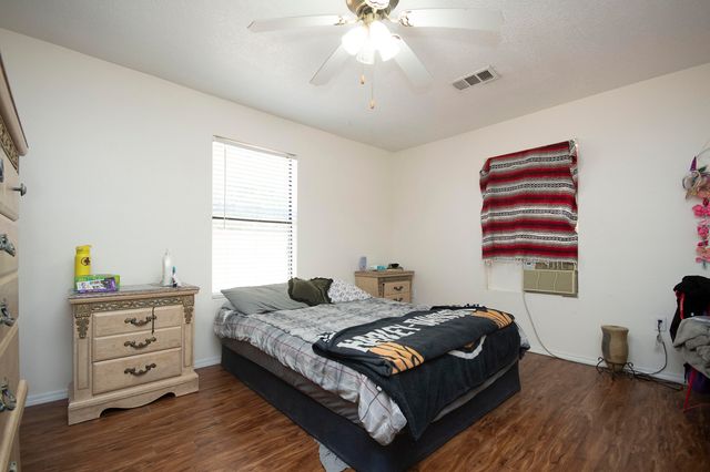 5911 Lucca Avenue SW, Albuquerque, NM 87121