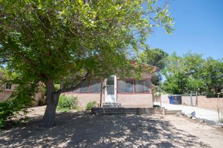 5911 Lucca Avenue SW, Albuquerque, NM 87121