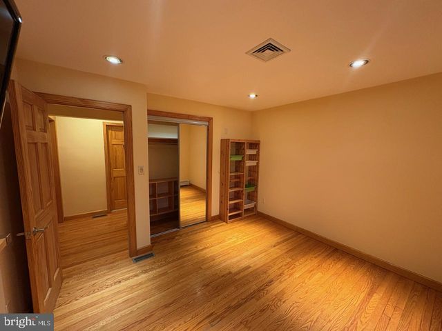 1040 INDIANA, Trenton, NJ 08638