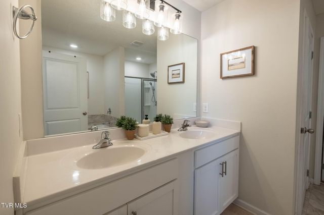 464 Brinkleys Way, Johnson City, TN 37615